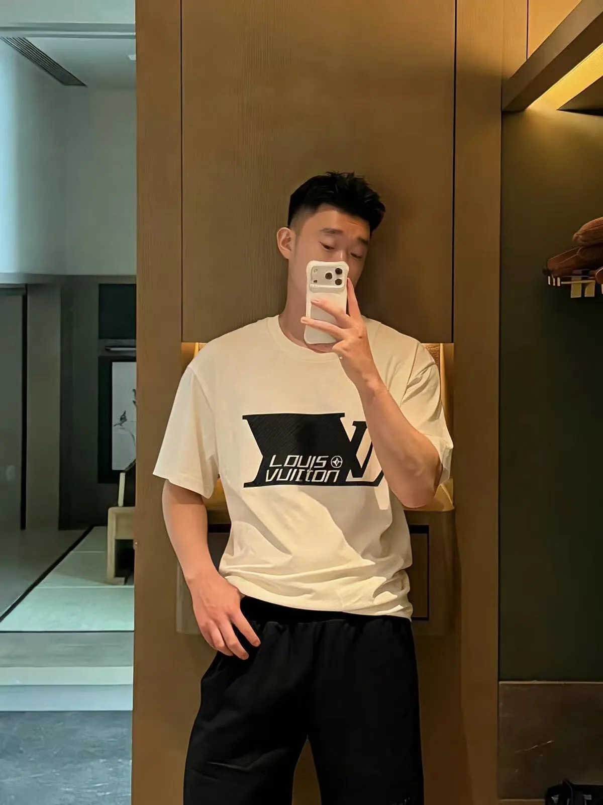 Louis Vuitton/ logo